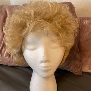 SUPER SASSY BLONDE WIG